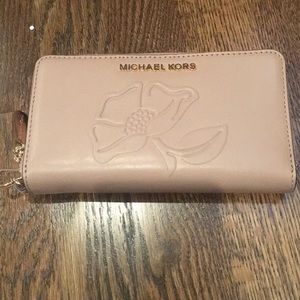 NWT nouveau floral wristlet/wallet Michael Kors
